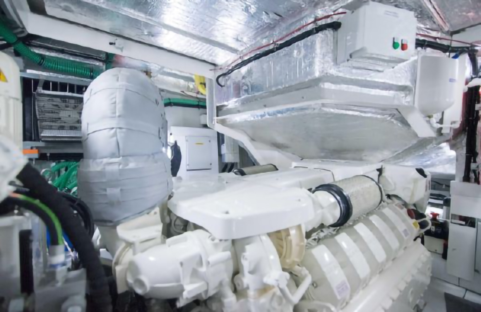Slide: The Image of Sunseeker Predator 2018 - 1563411