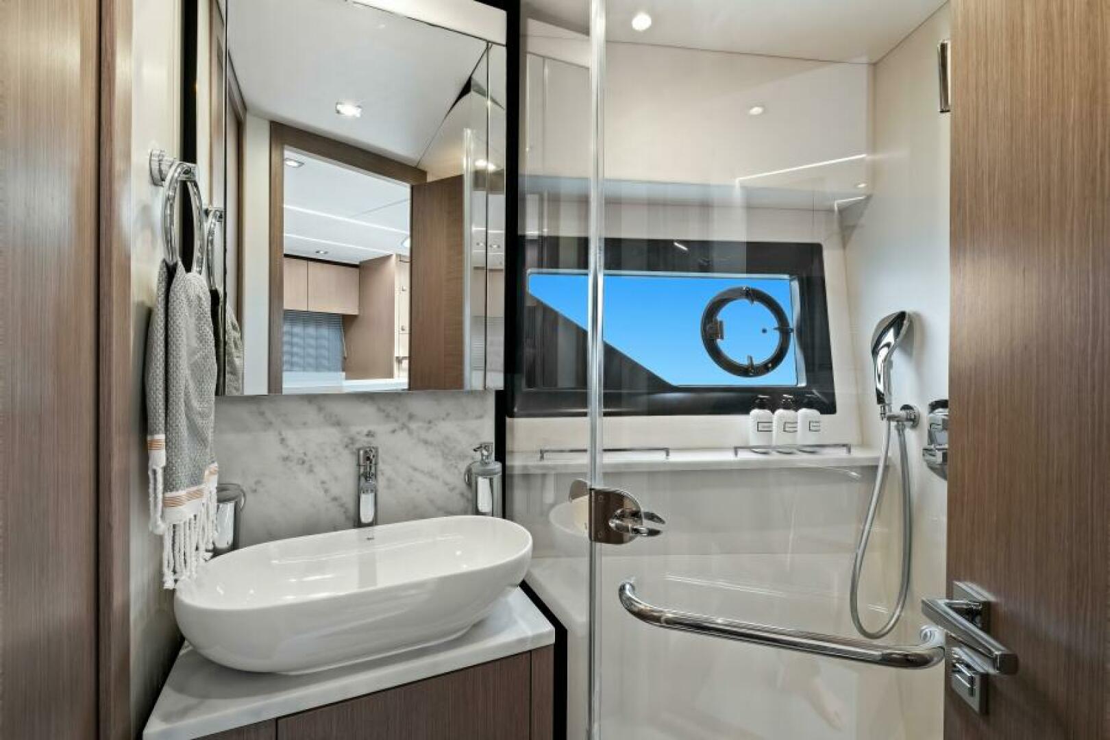 Slide: The Image of 2018 Sunseeker 50 Predator - 5070017
