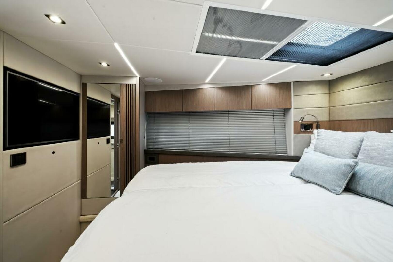 Slide: The Image of 2018 Sunseeker 50 Predator - 5070015