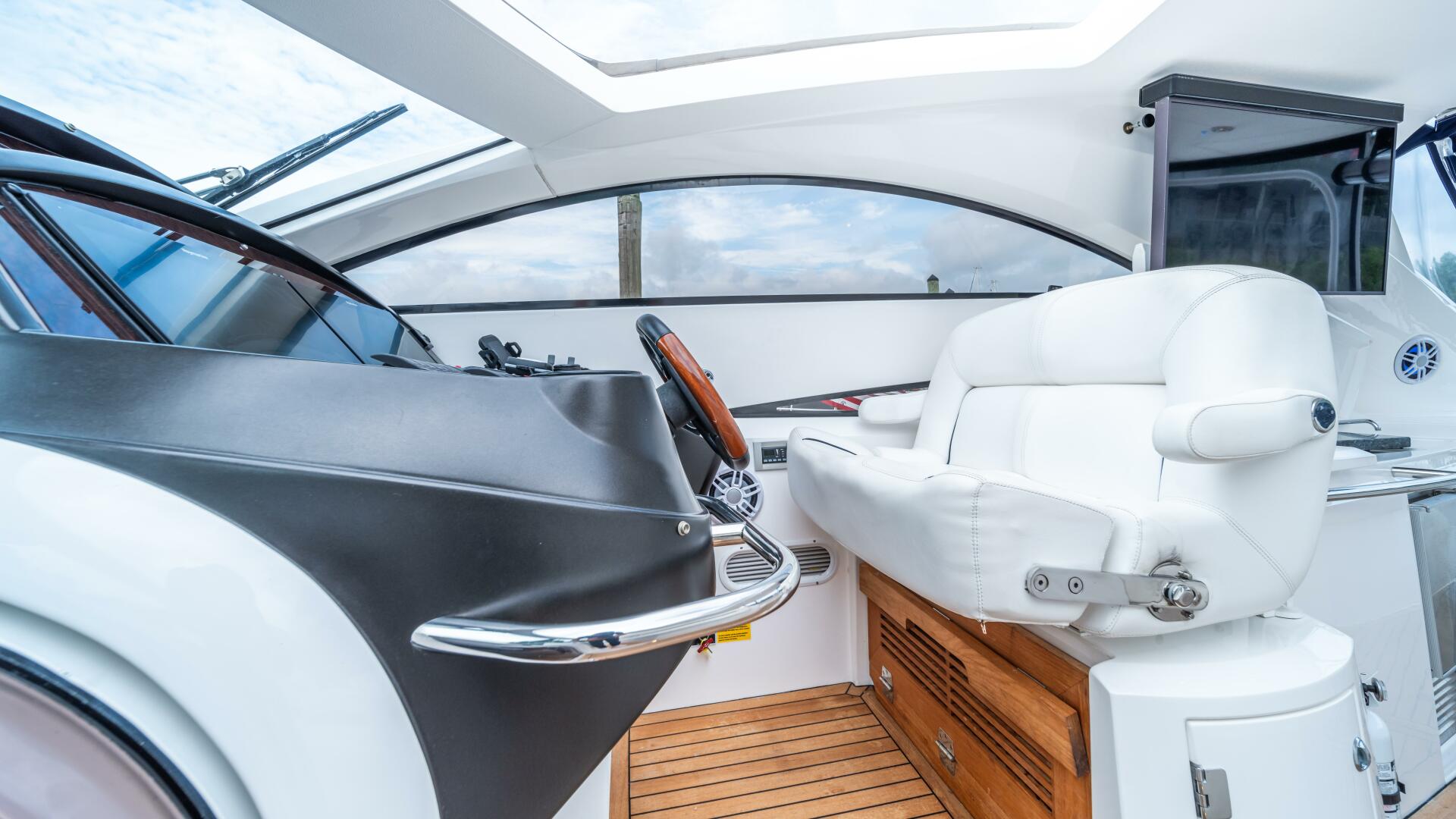 Slide: The Image of 55_Sunseeker_Predator_YachtWay 30 - 4562642