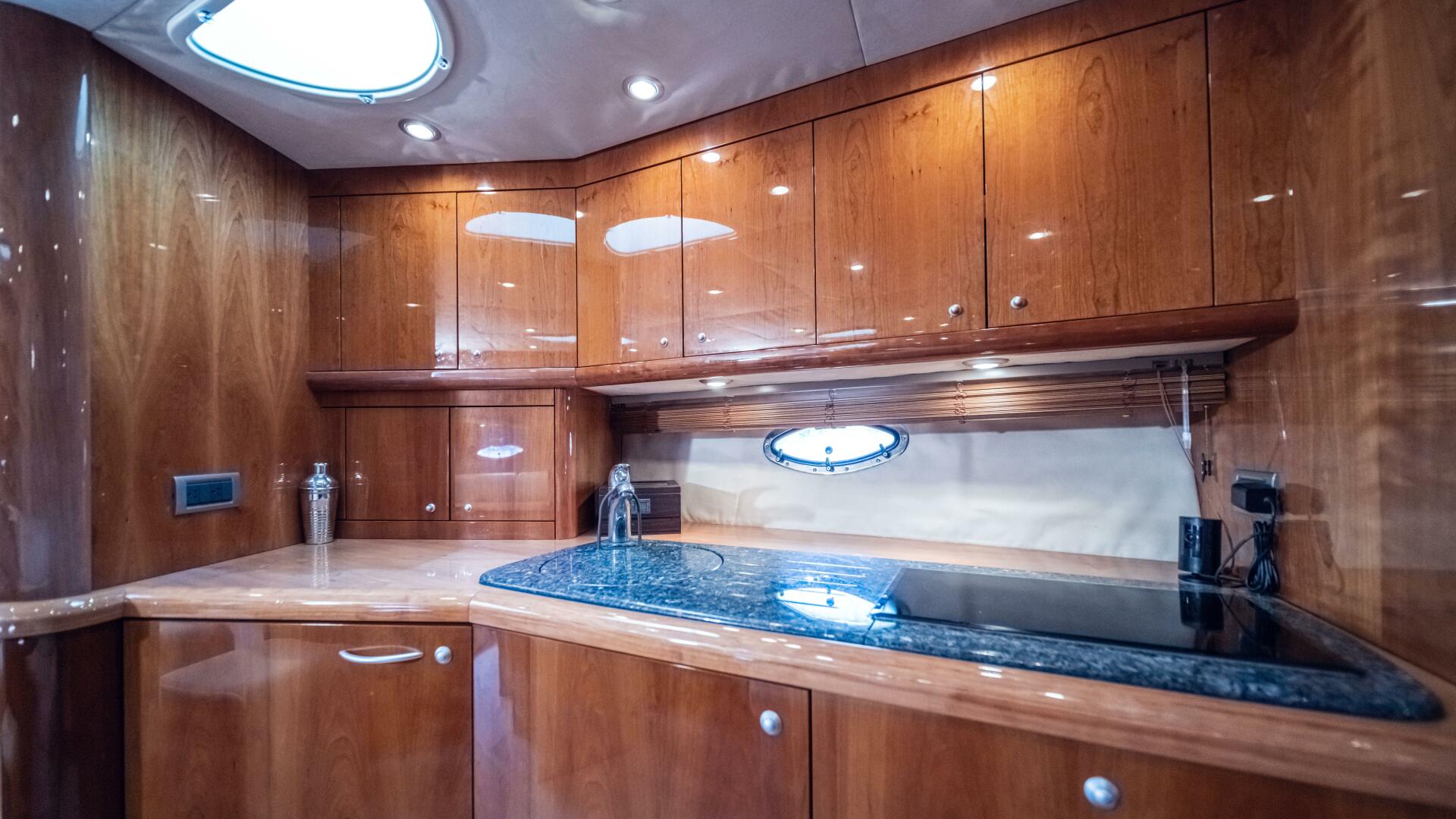 Slide: The Image of 55_Sunseeker_Predator_YachtWay 39 - 4562669