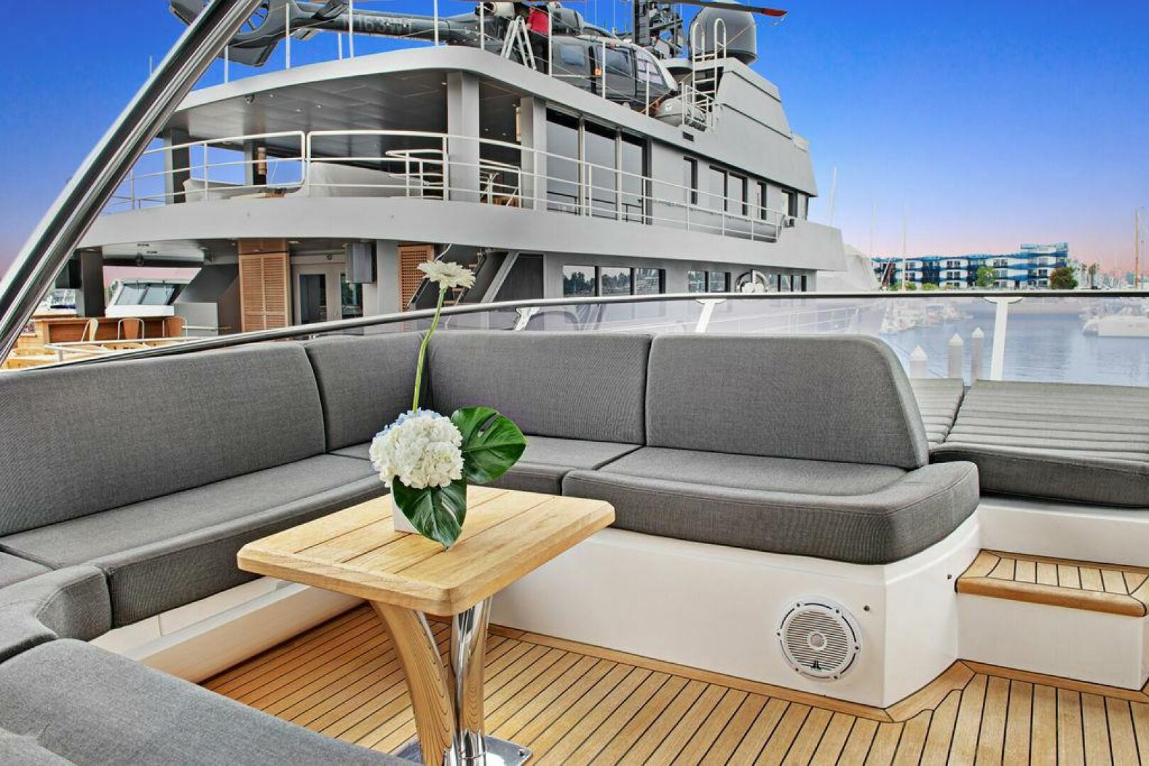 Slide: The Image of Forward Flybridge Seating - 4410400