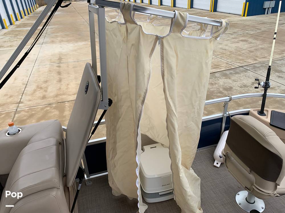 Slide: The Image of Sun Tracker 22 DLX Fishin" Barge 2019 - 17