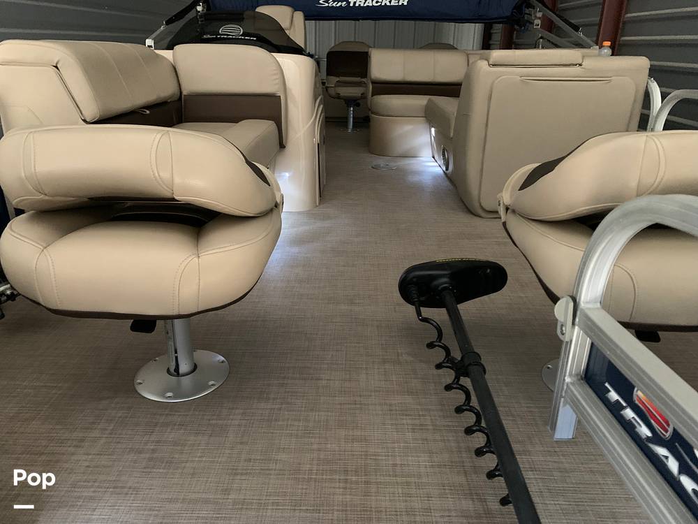 Slide: The Image of Sun Tracker 22 DLX Fishin" Barge 2019 - 19