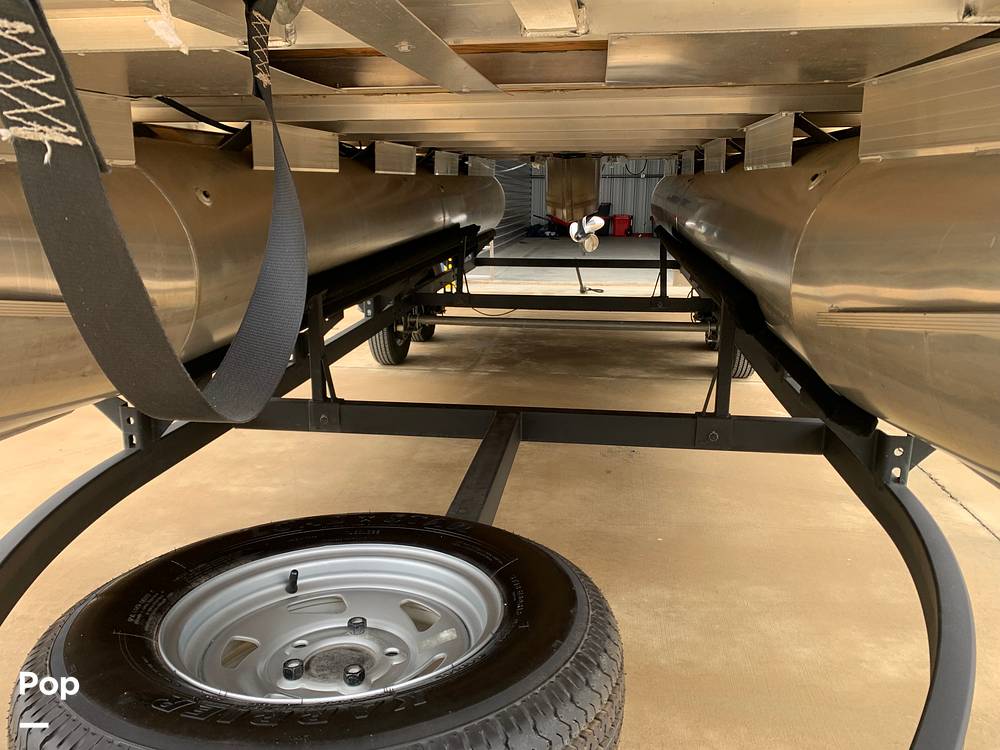 Slide: The Image of Sun Tracker 22 DLX Fishin" Barge 2019 - 20
