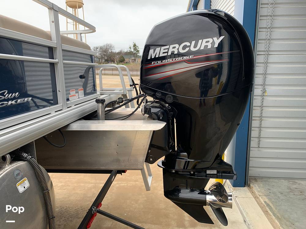 Slide: The Image of Sun Tracker 22 DLX Fishin" Barge 2019 - 22