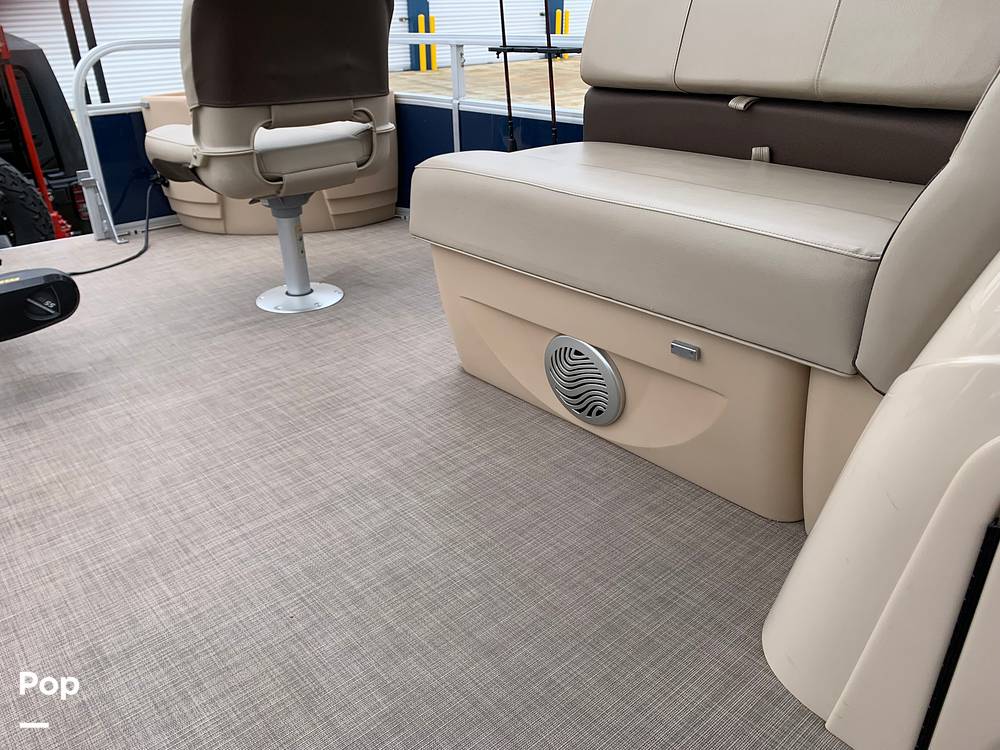 Slide: The Image of Sun Tracker 22 DLX Fishin" Barge 2019 - 23