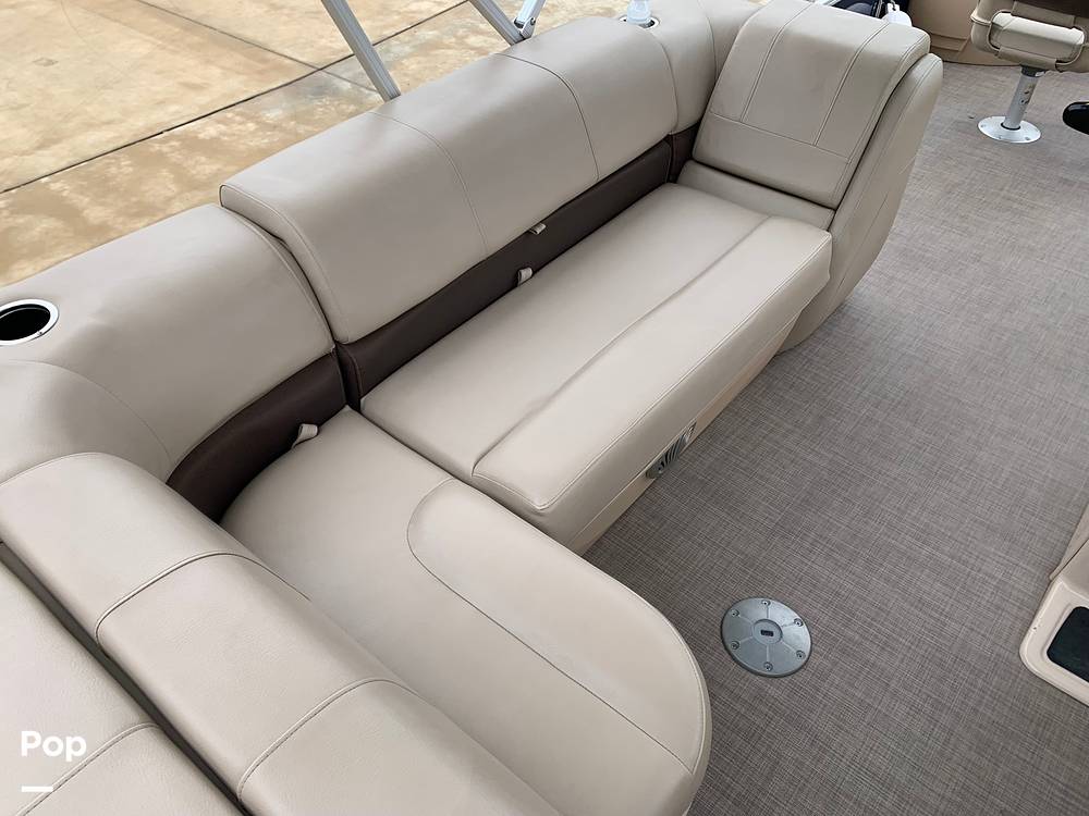 Slide: The Image of Sun Tracker 22 DLX Fishin" Barge 2019 - 33