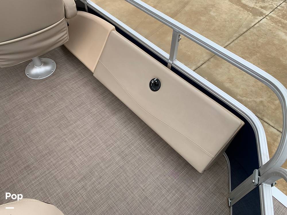 Slide: The Image of Sun Tracker 22 DLX Fishin" Barge 2019 - 34