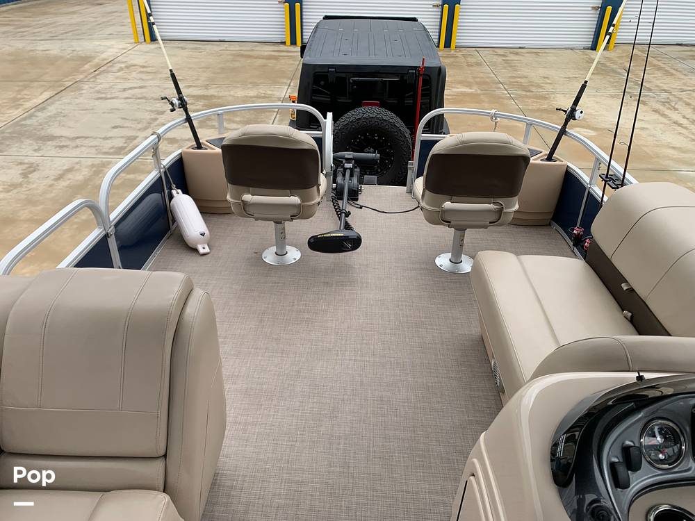 Slide: The Image of Sun Tracker 22 DLX Fishin" Barge 2019 - 39