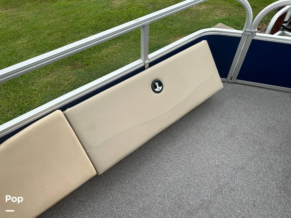 Slide: The Image of Sun Tracker 22DLX Fishing Barge 2017 - 100