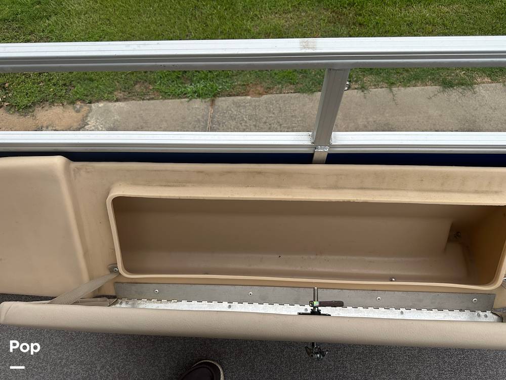 Slide: The Image of Sun Tracker 22DLX Fishing Barge 2017 - 101