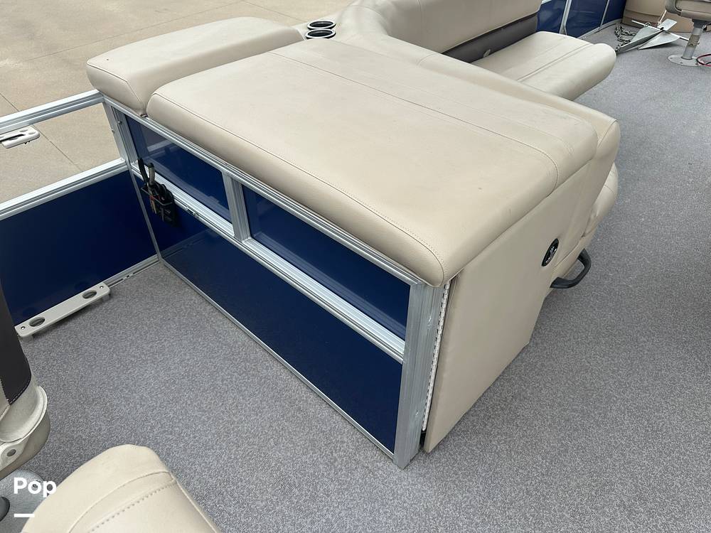 Slide: The Image of Sun Tracker 22DLX Fishing Barge 2017 - 102