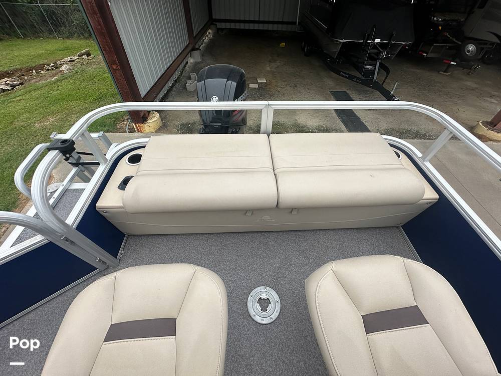 Slide: The Image of Sun Tracker 22DLX Fishing Barge 2017 - 105