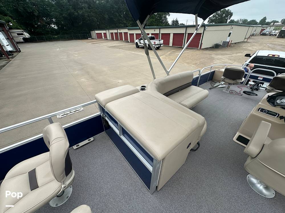 Slide: The Image of Sun Tracker 22DLX Fishing Barge 2017 - 110