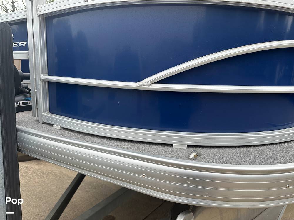 Slide: The Image of Sun Tracker 22DLX Fishing Barge 2017 - 13
