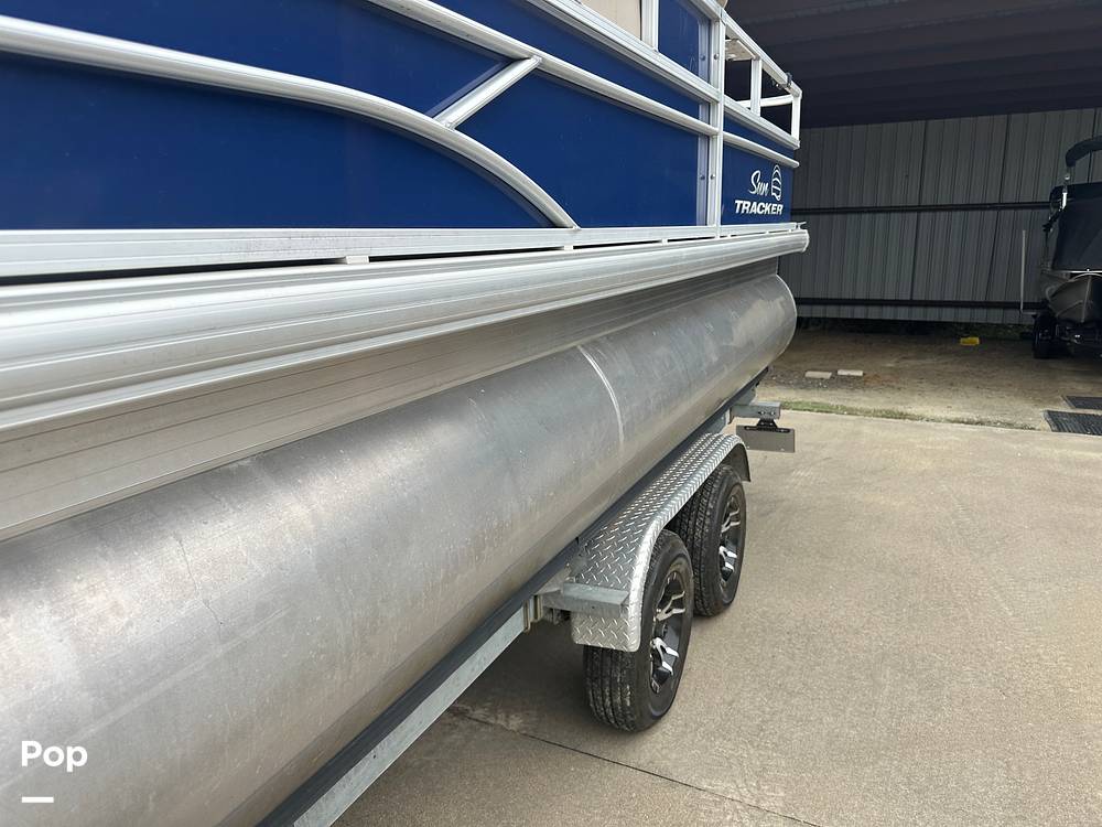 Slide: The Image of Sun Tracker 22DLX Fishing Barge 2017 - 17