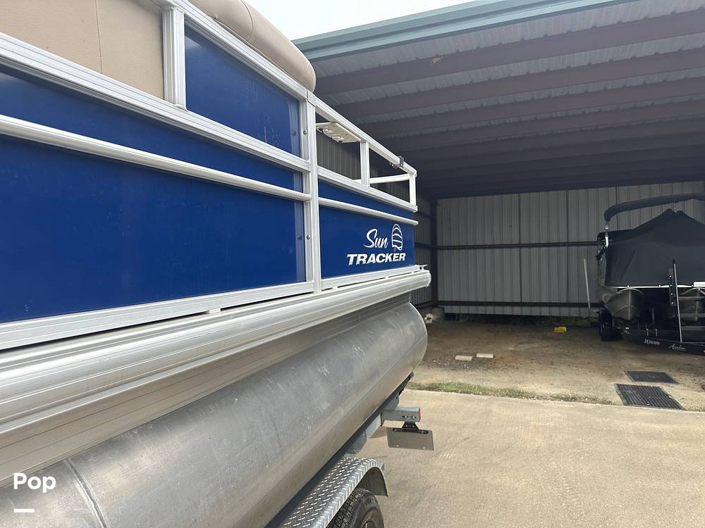 Slide: The Image of Sun Tracker 22DLX Fishing Barge 2017 - 19