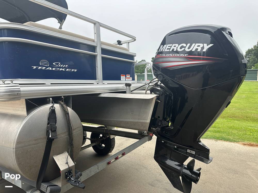 Slide: The Image of Sun Tracker 22DLX Fishing Barge 2017 - 26