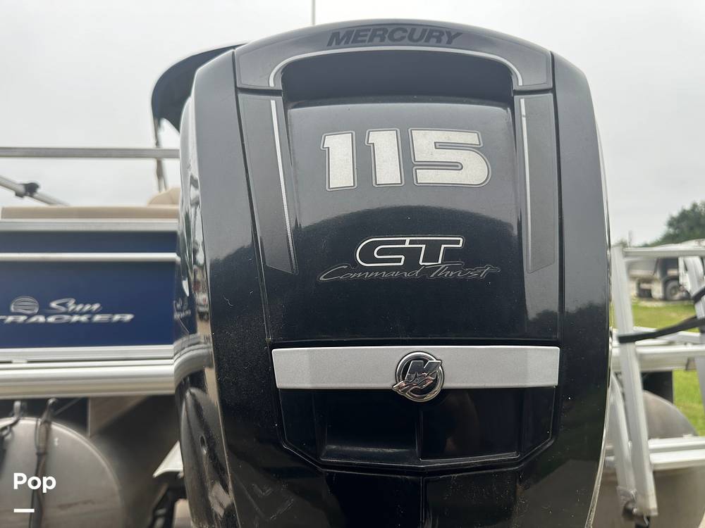Slide: The Image of Sun Tracker 22DLX Fishing Barge 2017 - 32