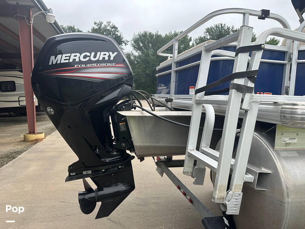 Slide: The Image of Sun Tracker 22DLX Fishing Barge 2017 - 35