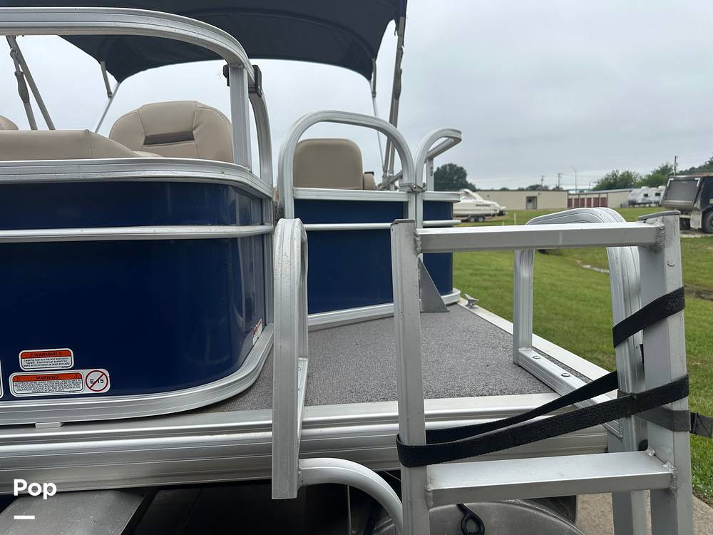 Slide: The Image of Sun Tracker 22DLX Fishing Barge 2017 - 37