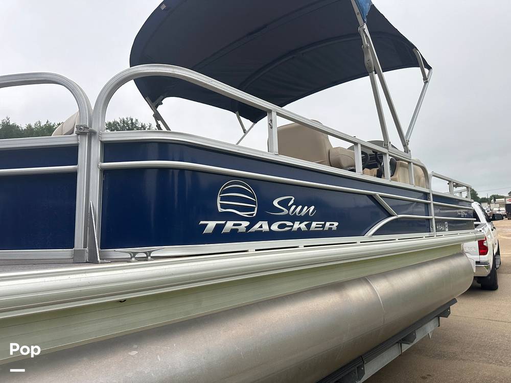 Slide: The Image of Sun Tracker 22DLX Fishing Barge 2017 - 39