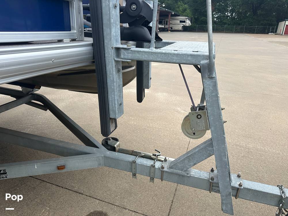 Slide: The Image of Sun Tracker 22DLX Fishing Barge 2017 - 44