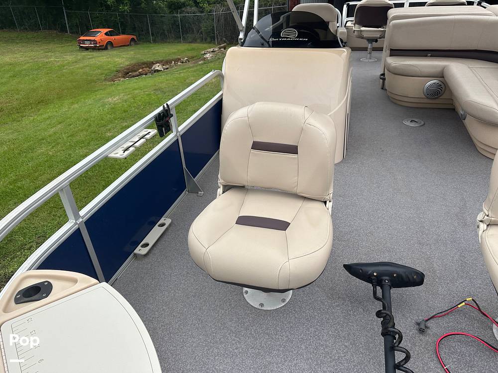 Slide: The Image of Sun Tracker 22DLX Fishing Barge 2017 - 49