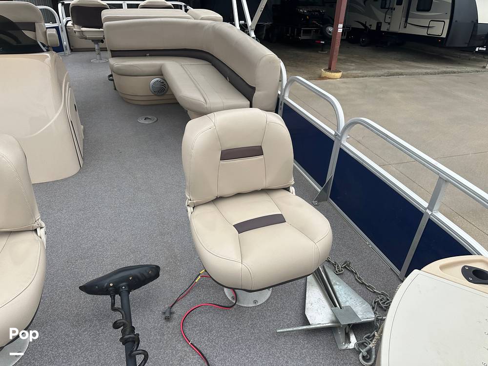Slide: The Image of Sun Tracker 22DLX Fishing Barge 2017 - 50