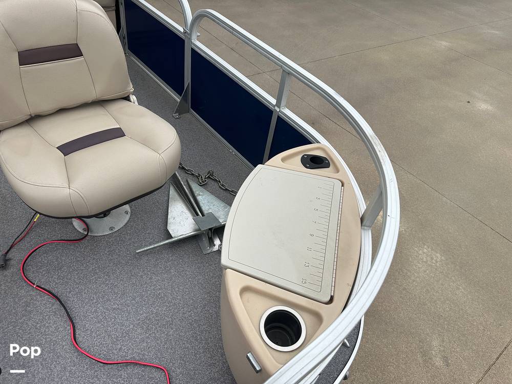 Slide: The Image of Sun Tracker 22DLX Fishing Barge 2017 - 51