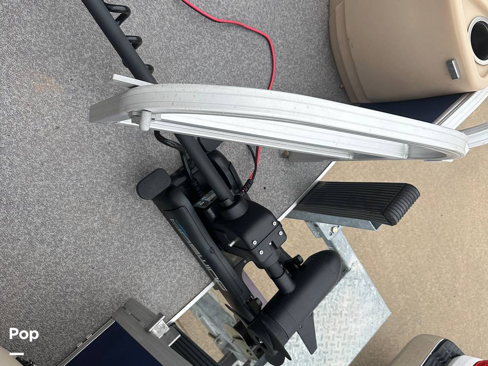 Slide: The Image of Sun Tracker 22DLX Fishing Barge 2017 - 53