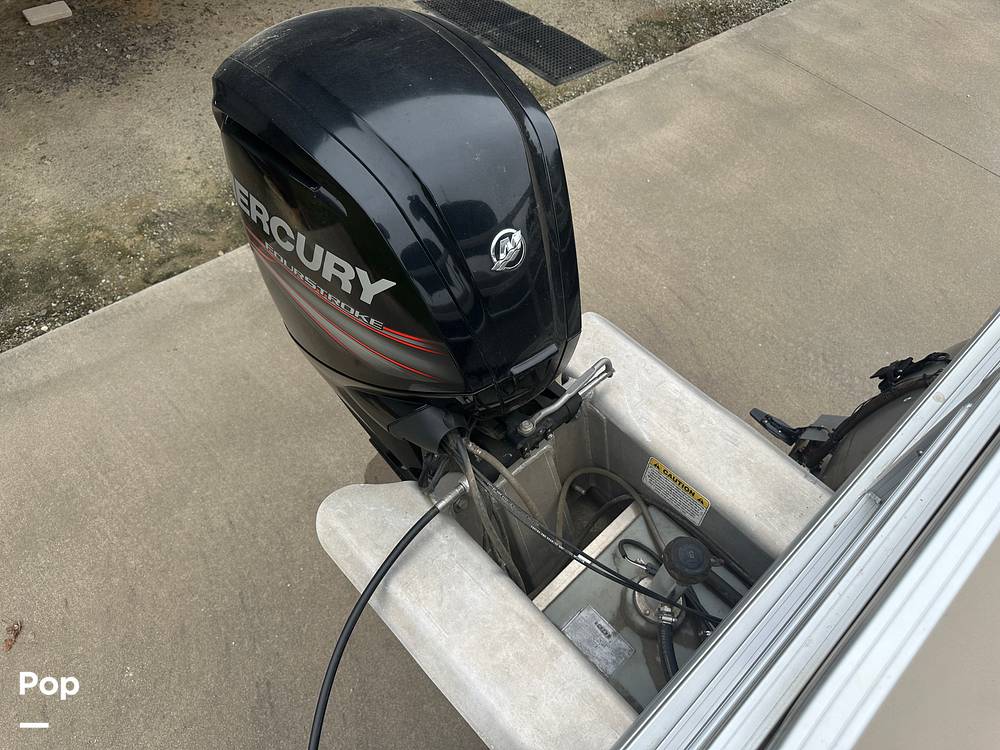 Slide: The Image of Sun Tracker 22DLX Fishing Barge 2017 - 61