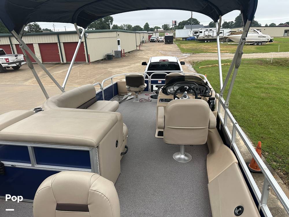 Slide: The Image of Sun Tracker 22DLX Fishing Barge 2017 - 63