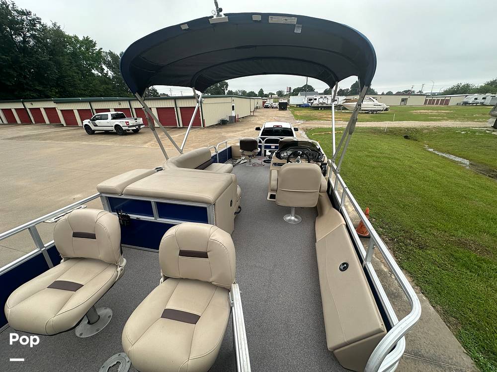 Slide: The Image of Sun Tracker 22DLX Fishing Barge 2017 - 64