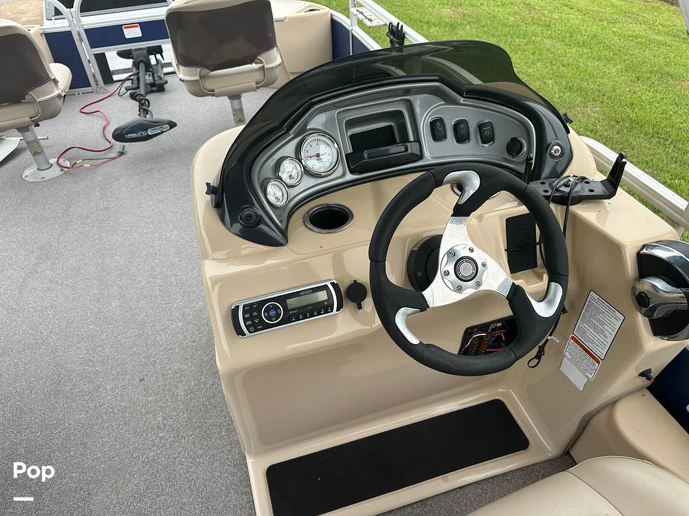 Slide: The Image of Sun Tracker 22DLX Fishing Barge 2017 - 69