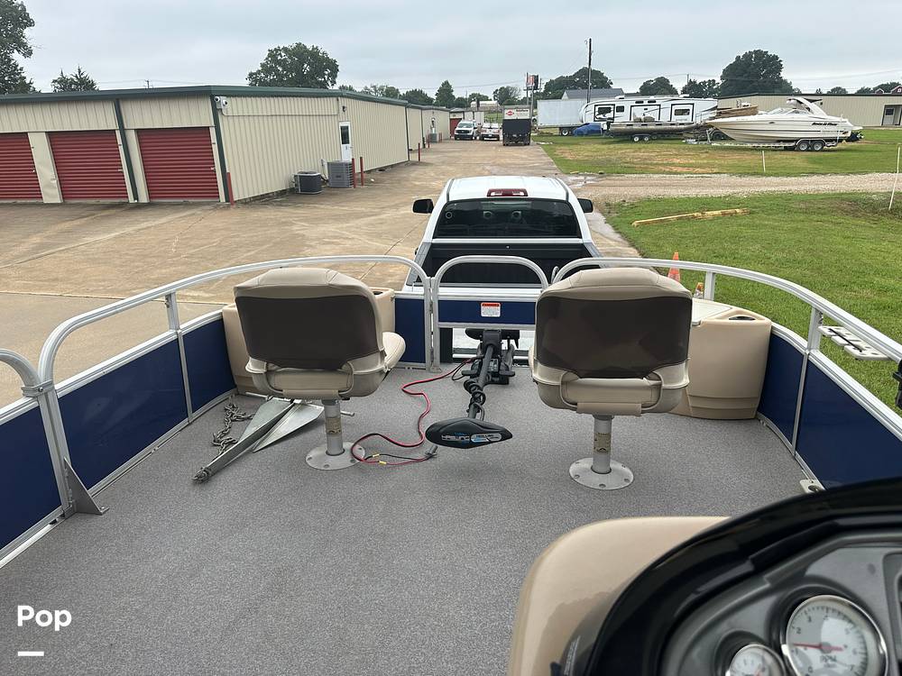 Slide: The Image of Sun Tracker 22DLX Fishing Barge 2017 - 78
