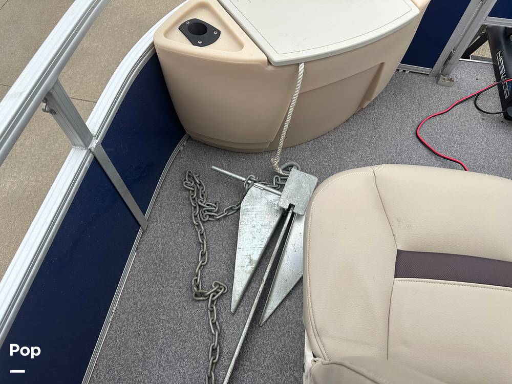 Slide: The Image of Sun Tracker 22DLX Fishing Barge 2017 - 81