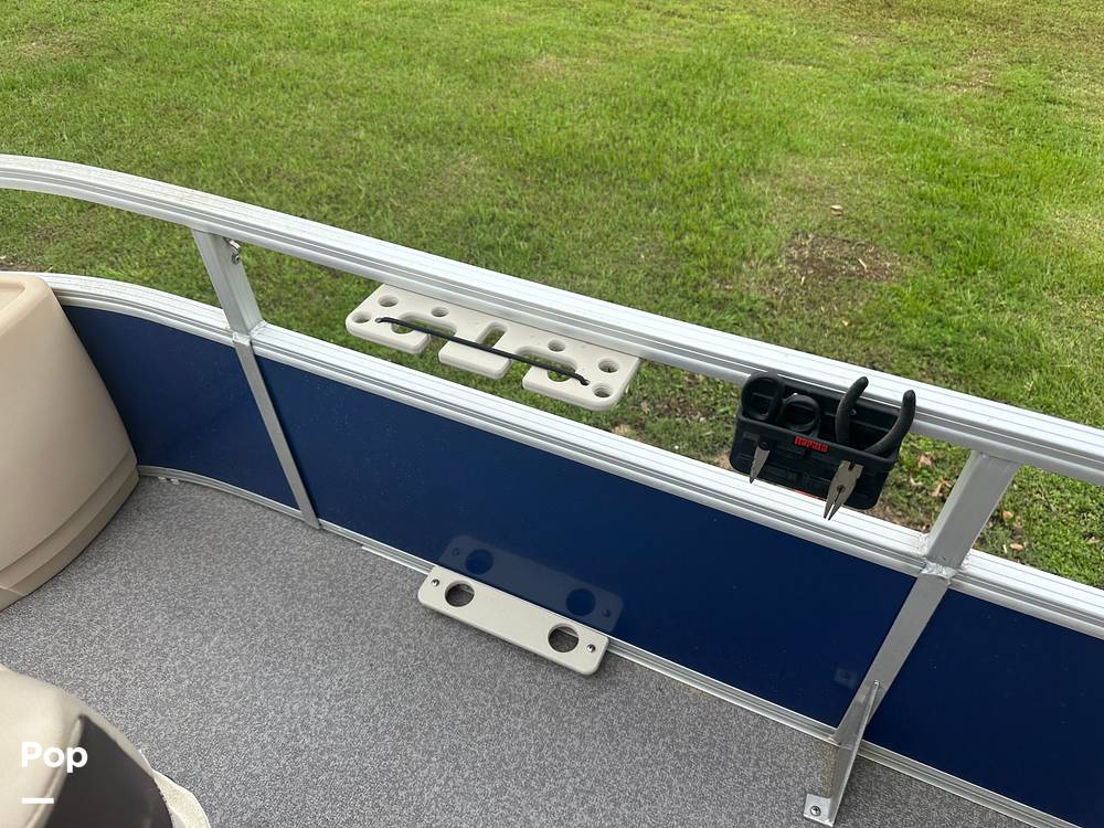 Slide: The Image of Sun Tracker 22DLX Fishing Barge 2017 - 83