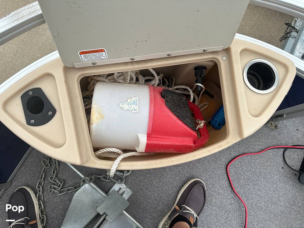 Slide: The Image of Sun Tracker 22DLX Fishing Barge 2017 - 84