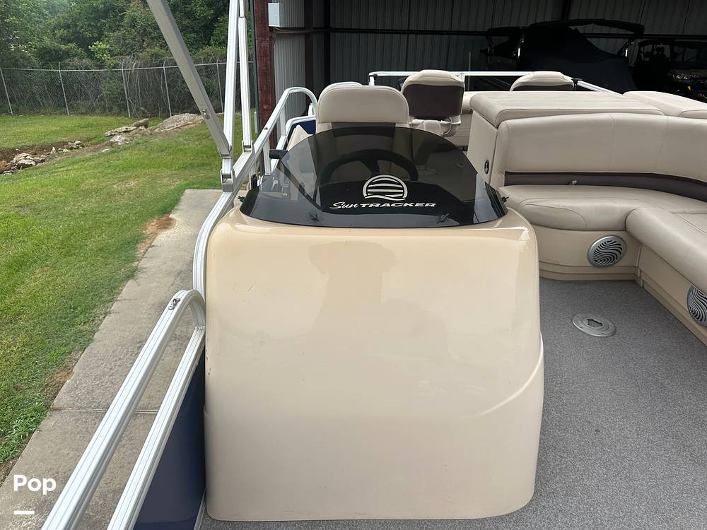 Slide: The Image of Sun Tracker 22DLX Fishing Barge 2017 - 90