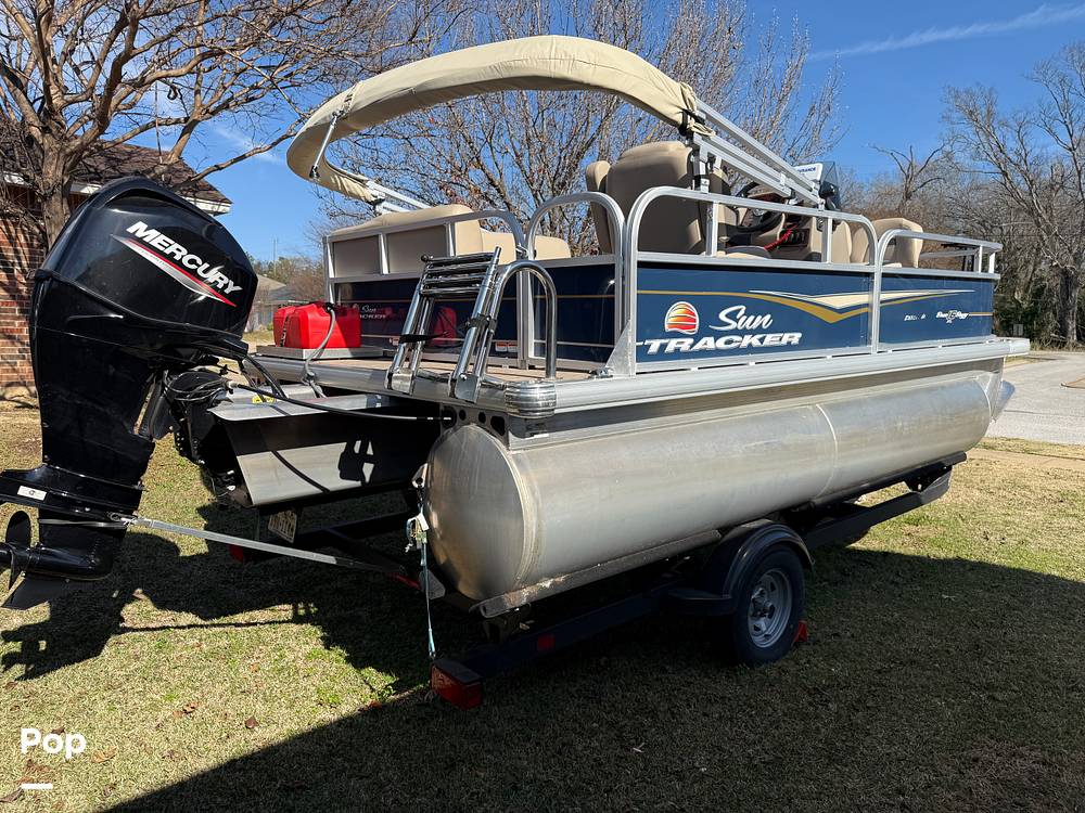 Slide: The Image of Sun Tracker Bass Buggy 16XL 2024 - 15073108