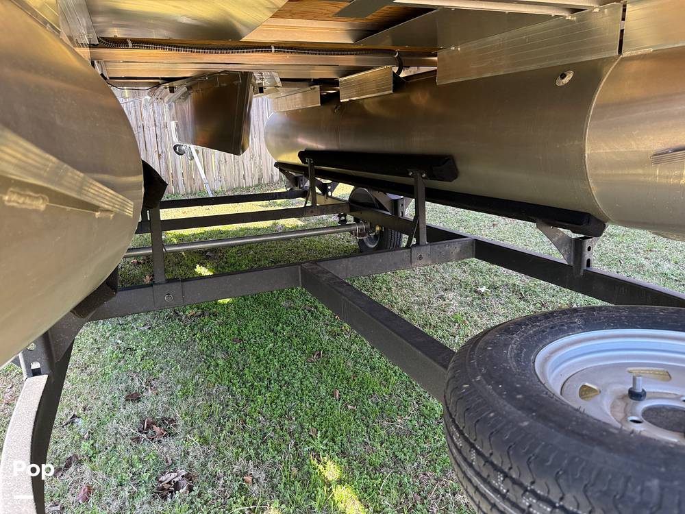 Slide: The Image of Sun Tracker Bass Buggy 16XL 2024 - 15073119