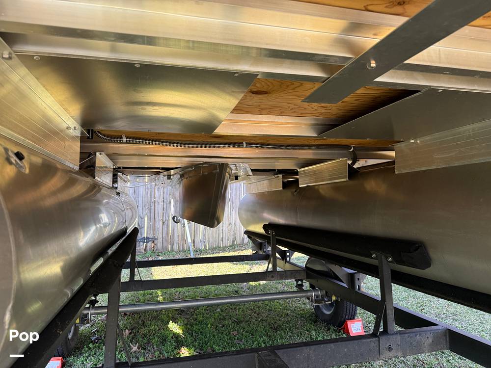 Slide: The Image of Sun Tracker Bass Buggy 16XL 2024 - 15073120