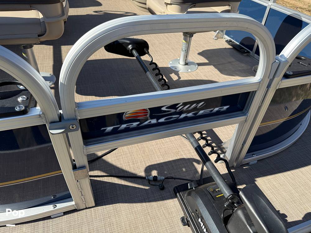 Slide: The Image of Sun Tracker Bass Buggy 16XL 2024 - 15073133
