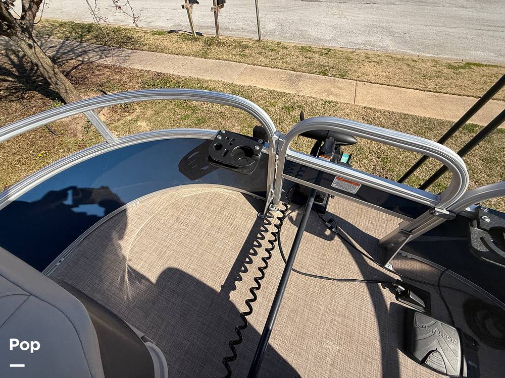 Slide: The Image of Sun Tracker Bass Buggy 16XL 2024 - 15073142