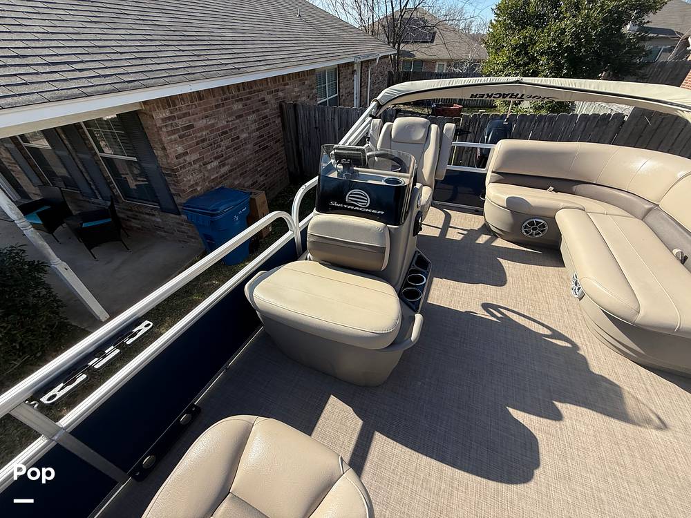 Slide: The Image of Sun Tracker Bass Buggy 16XL 2024 - 15073144