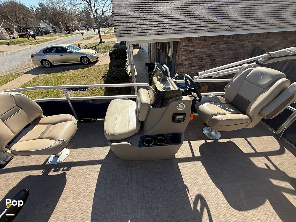 Slide: The Image of Sun Tracker Bass Buggy 16XL 2024 - 15073146