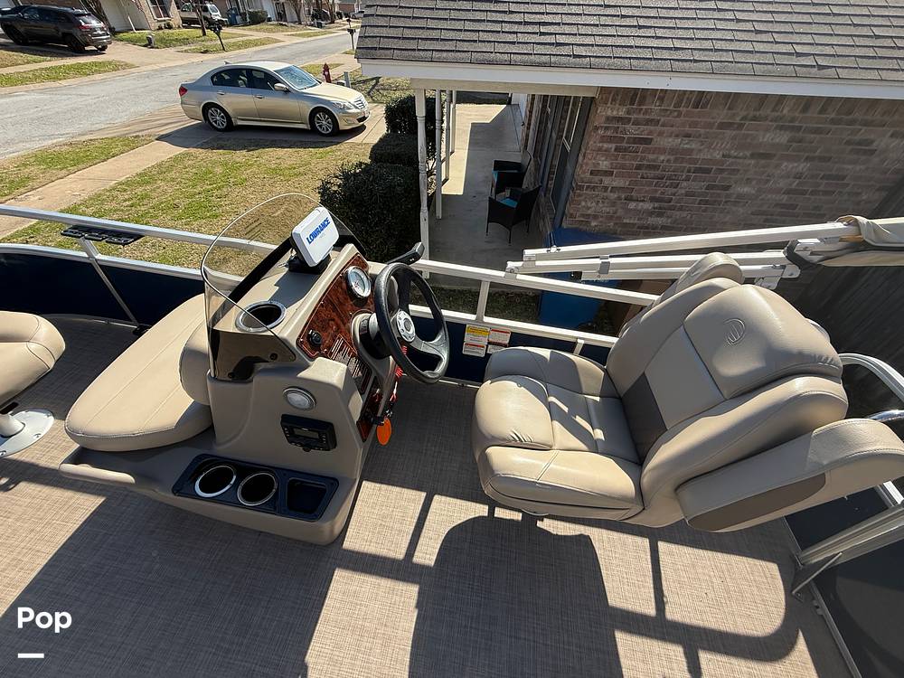 Slide: The Image of Sun Tracker Bass Buggy 16XL 2024 - 15073149