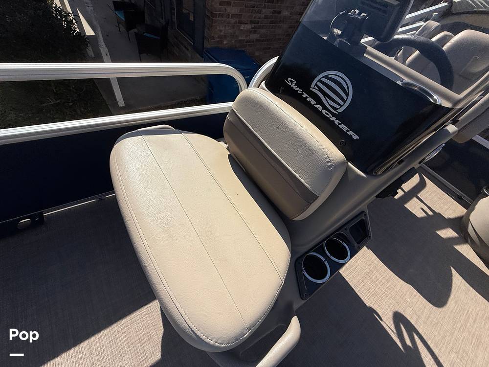 Slide: The Image of Sun Tracker Bass Buggy 16XL 2024 - 15073165
